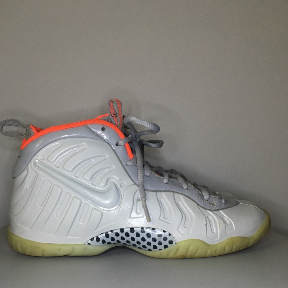 Nike Fomaposite Platinum Glow in the dark bottoms